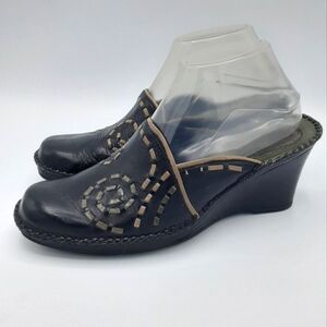 Clarks Artisian Black Leather Wedge Heel Mule Shoe.  Size 8M.